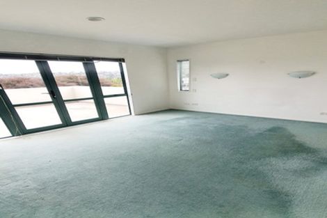 Photo of property in 1/38 Gulf View Road, Murrays Bay, Auckland, 0630