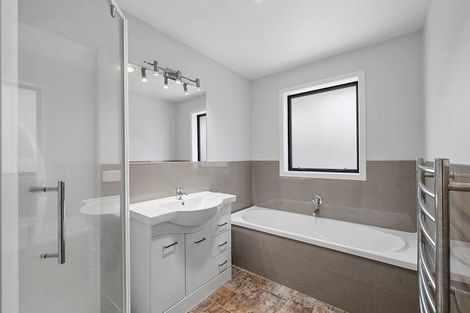 Photo of property in 14 Te Arakete Place, Hurworth, New Plymouth, 4310