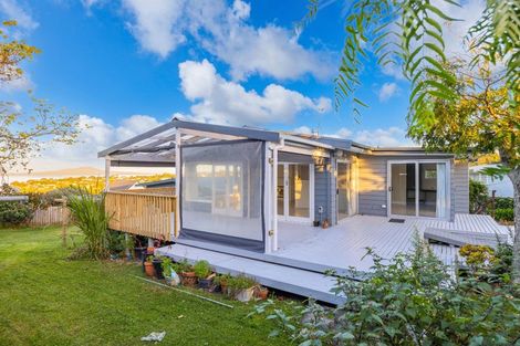 Photo of property in 1/62 Kowhai Road, Campbells Bay, Auckland, 0630