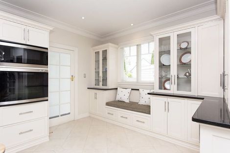 Photo of property in 122 Straven Road, Fendalton, Christchurch, 8014