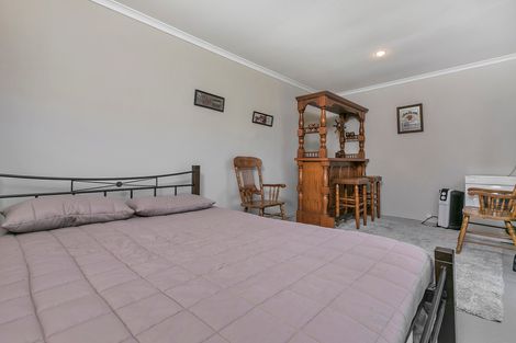 Photo of property in 17 Matua Road, Huapai, Kumeu, 0810