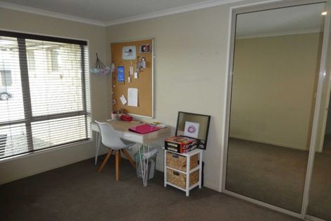 Photo of property in 6 Papaumu Green, Parklands, Christchurch, 8083