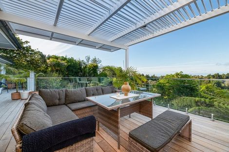 Photo of property in 20 Raroa Terrace, Waiatarua, Auckland, 0604