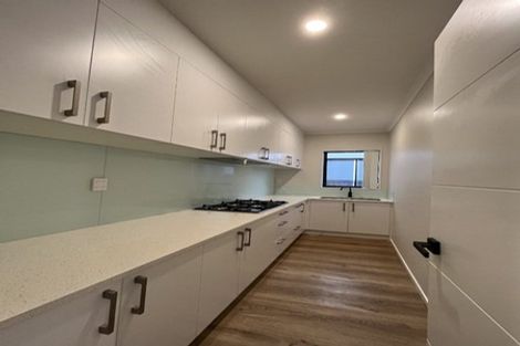 Photo of property in 2 Crompton Place, Orewa, 0931