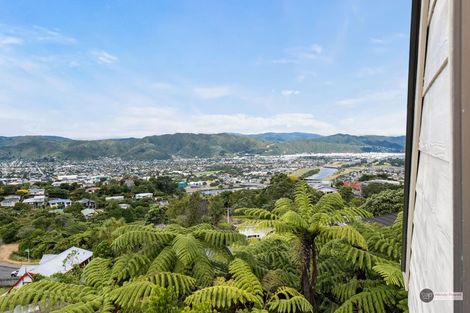 Photo of property in 47 Pokohiwi Road, Normandale, Lower Hutt, 5010