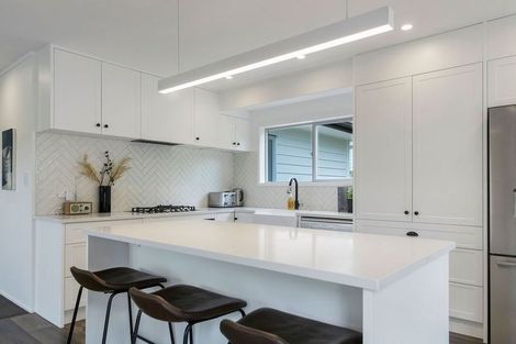 Photo of property in 2/61a Target Road, Totara Vale, Auckland, 0629