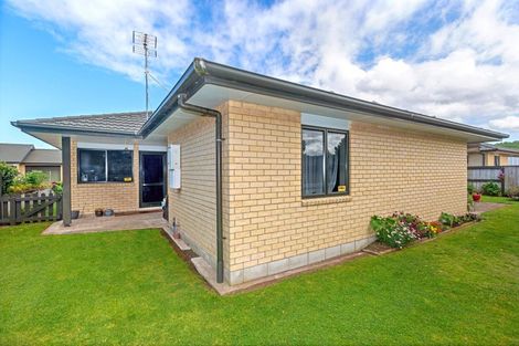 Photo of property in 8 Coulston Place, Riverdale, Gisborne, 4010