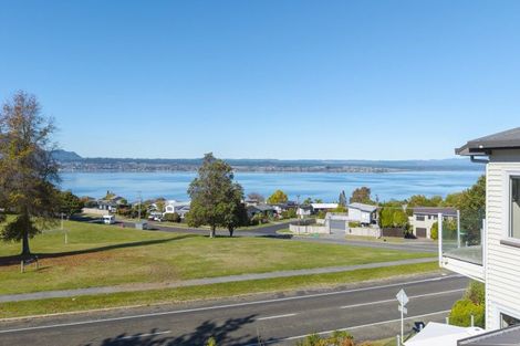 Photo of property in 10 Wakeman Road, Acacia Bay, Taupo, 3330