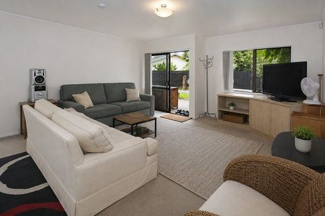 Photo of property in 2/38 Maplesden Drive, Clendon Park, Auckland, 2103
