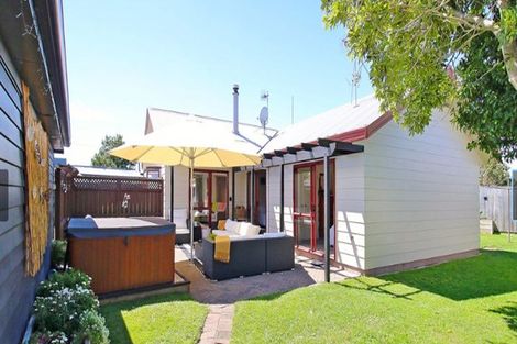 Photo of property in 51a Collins Road, Melville, Hamilton, 3206