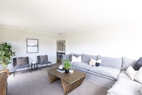 Photo of property in 3 Oakmont Crescent, Waiwhakaiho, New Plymouth, 4312