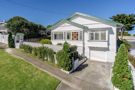 Photo of property in 5 Karaka Street, Helensville, 0800