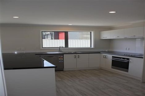 Photo of property in 28 Latimer Way, Petone, Lower Hutt, 5012