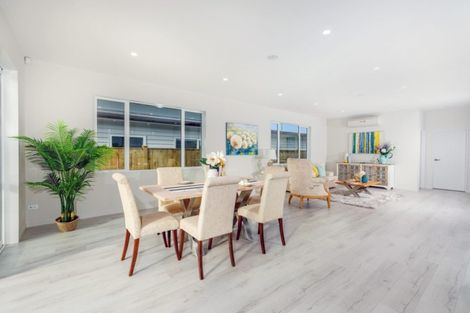 Photo of property in 11 Ropere Street, Kumeu, 0810