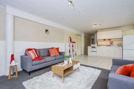 Photo of property in 25 Christian Road, Swanson, Auckland, 0614