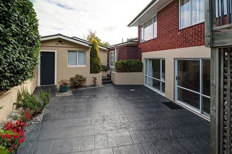 Photo of property in 27 Newbridge Place, Ilam, Christchurch, 8041