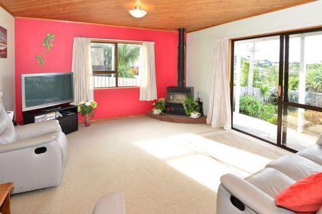 Photo of property in 3 Waiora Road, Stanmore Bay, Whangaparaoa, 0932