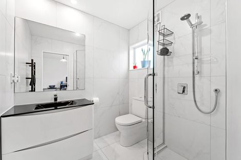 Photo of property in 31 Centreway Road, Orewa, 0931