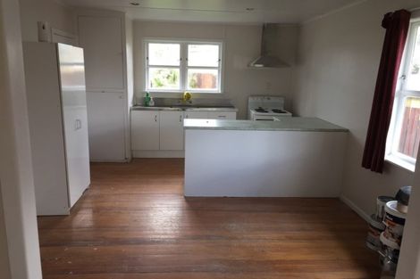 Photo of property in 5 Glen Marine Parade, Glendene, Auckland, 0602