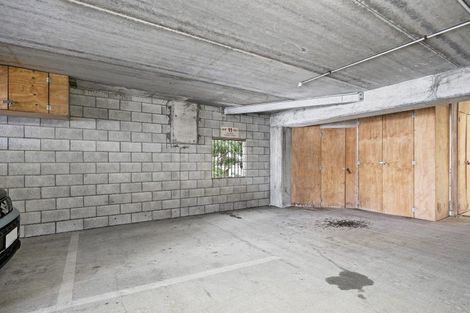 Photo of property in Endeavour Apartments, 11/125 Thorndon Quay, Pipitea, Wellington, 6011