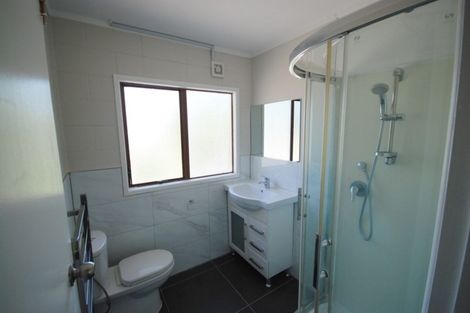 Photo of property in 1/16 Roberts Road, Glenfield, Auckland, 0629