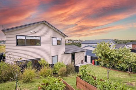 Photo of property in 77 Pinecrest Drive, Gulf Harbour, Whangaparaoa, 0930