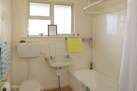 Photo of property in 6 Harlech Street, Oamaru North, Oamaru, 9400