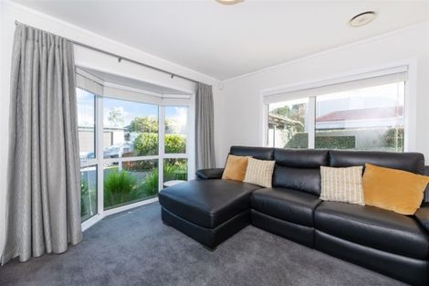 Photo of property in 1a Barberry Lane, Te Atatu Peninsula, Auckland, 0610