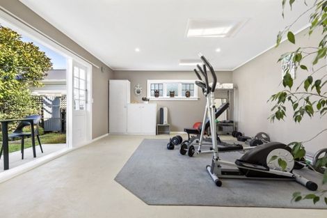 Photo of property in 242 The Parade, Island Bay, Wellington, 6023