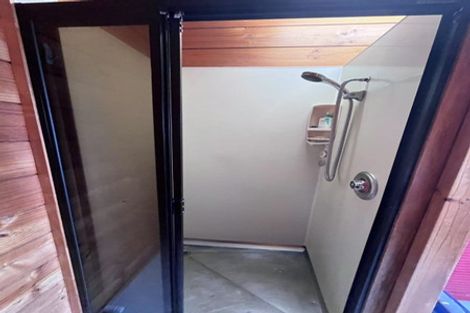 Photo of property in 86 Luckens Road, West Harbour, Auckland, 0618