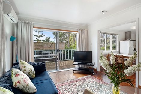Photo of property in 2 Serwayne Place, Sunnyvale, Auckland, 0612