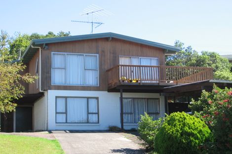 Photo of property in 9 Malters Place, Browns Bay, Auckland, 0630