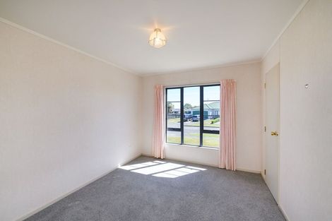 Photo of property in 1 Logan Place, Kelvin Grove, Palmerston North, 4414