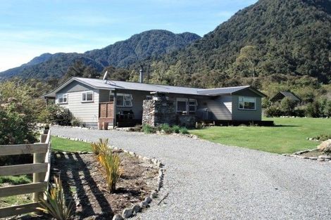 Photo of property in 2147 Lake Brunner Road, Inchbonnie, Kumara, 7875
