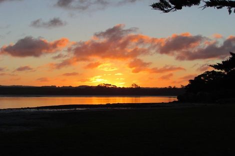 Photo of property in 1 Stella Drive, Clarks Beach, 2122