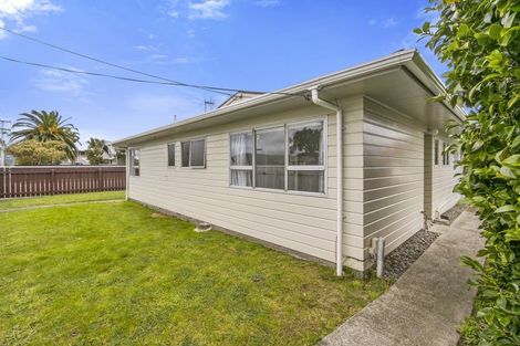 Photo of property in 48b Whites Line West, Woburn, Lower Hutt, 5010