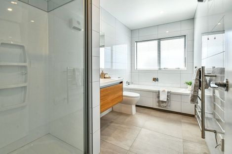 Photo of property in 9 Waituarua Drive, Takanini, 2112