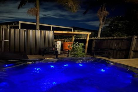 Photo of property in 15 Oki Place, Glenfield, 0629