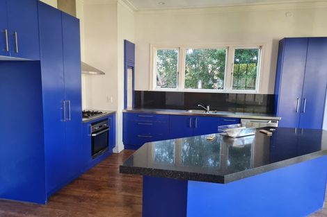 Photo of property in 31 Sutherland Road, Point Chevalier, Auckland, 1025