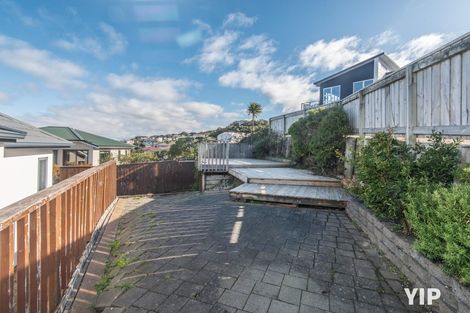 Photo of property in 59 Dress Circle, Newlands, Wellington, 6037