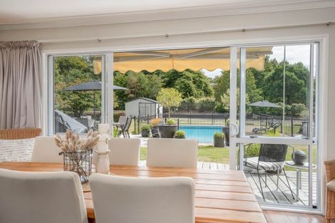 Photo of property in 142 Gillespie Place, Acacia Bay, Taupo, 3385
