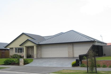 Photo of property in 6 Linkwater Way, Parklands, Christchurch, 8083