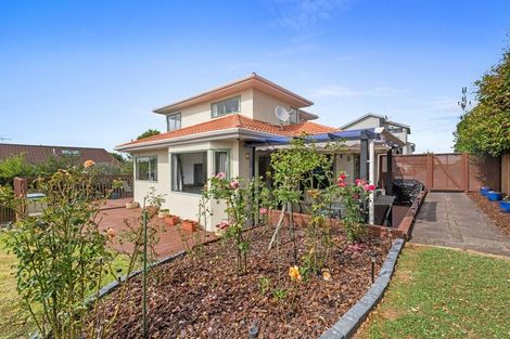 Photo of property in 2/883 East Coast Road, Northcross, Auckland, 0632