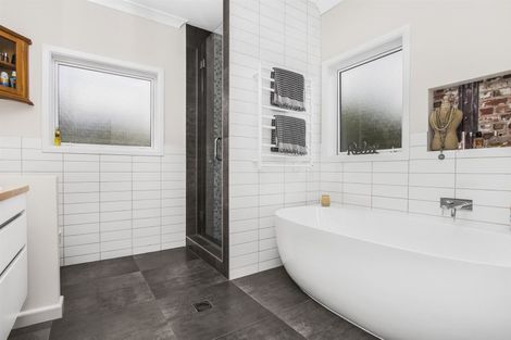 Photo of property in 172 Mellons Bay Road, Mellons Bay, Auckland, 2014