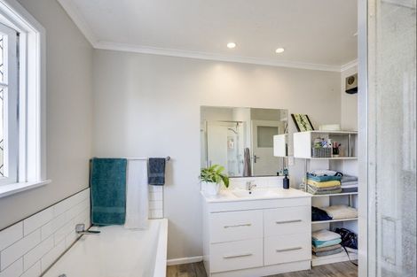 Photo of property in 62 Napier Road, Havelock North, 4130