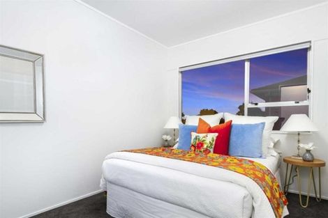 Photo of property in 2/22 Roberts Road, Glenfield, Auckland, 0629