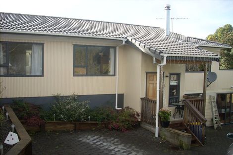 Photo of property in 2/6 Topliss Drive, Northcross, Auckland, 0632