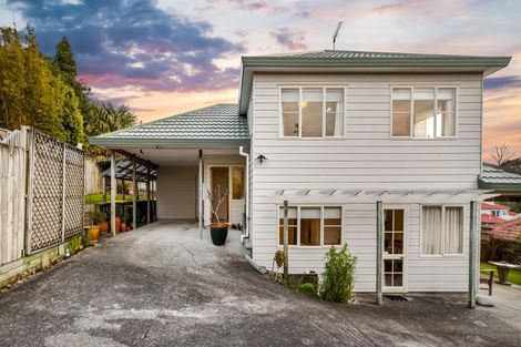 Photo of property in 2/30 Sunset Road, Unsworth Heights, Auckland, 0632
