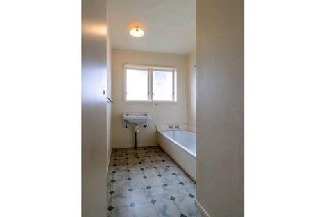 Photo of property in 17b Colchester Crescent, Newlands, Wellington, 6037