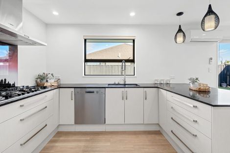 Photo of property in 74a Shillingford Boulevard, Rolleston, 7615